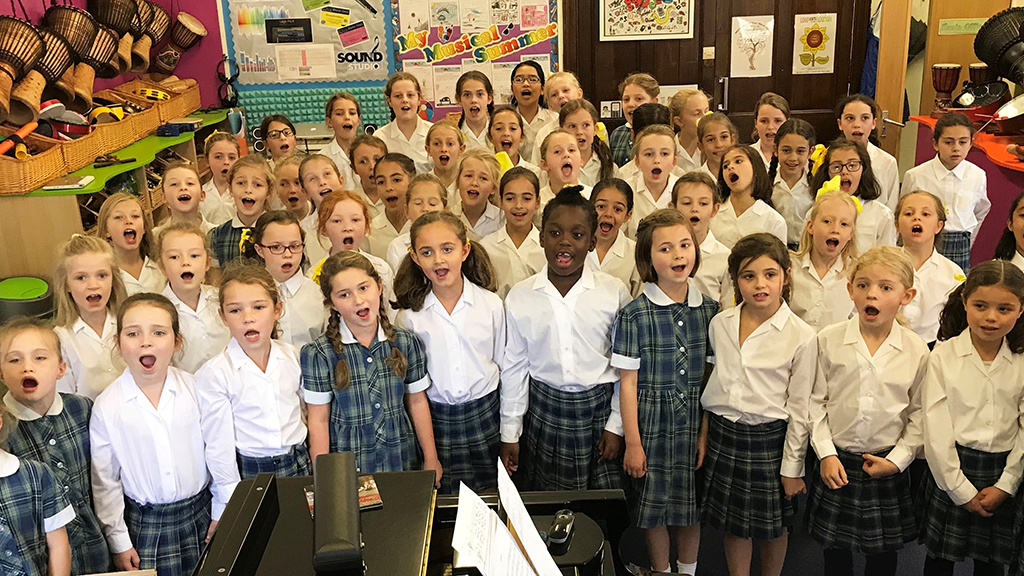 Photo of the Notre Dame School: Bordeaux and Lestonnac Choirs